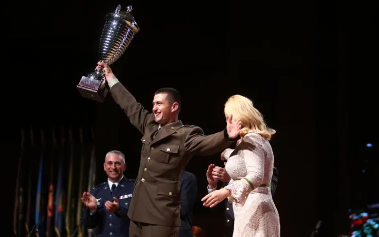 BIZARAN 'INCIDENT' NA PROSLAVI U LISINSKOME: Najbolji hrvatski vojnik nehotice udario svoju vrhovnu zapovjednicu