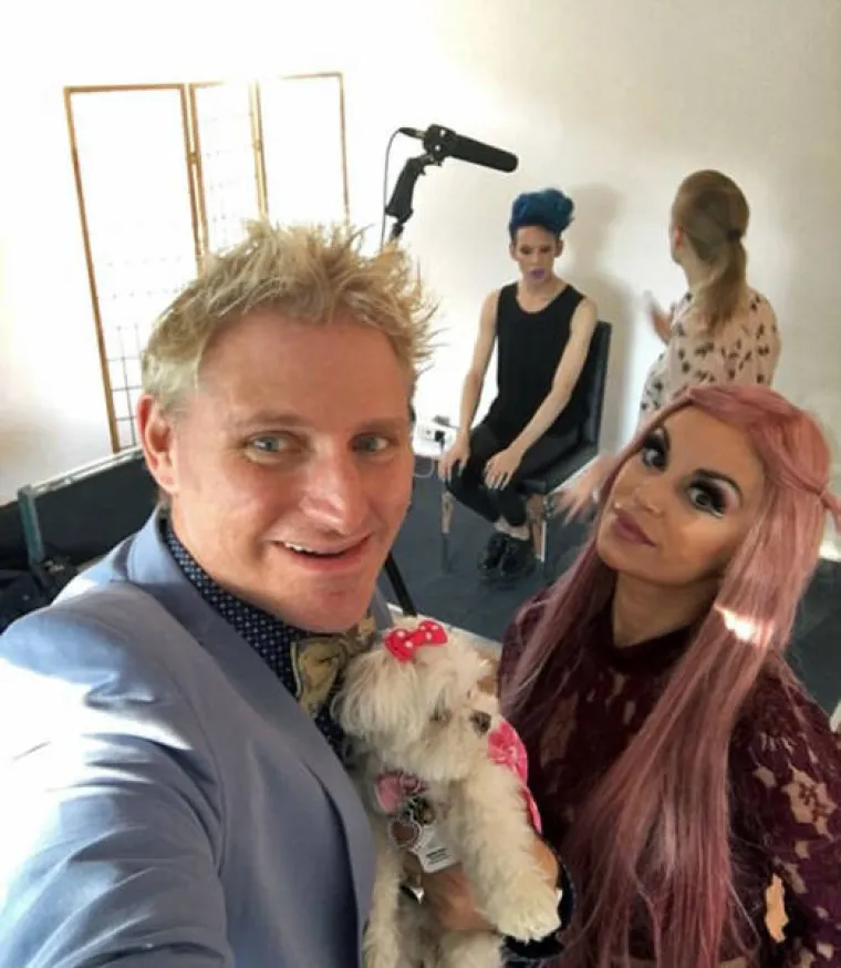 U Americi kreće novi reality Plastični Hollywood u kojem će sudjelovati 12 osoba izoperiranih preko svake granice ukusa koji su zajedno na operacije potrošili oko 3 milijuna dolara. Kako to izgleda kada se na jednom mjestu nađe 3 milijuna dolara silikona, pogledajte u galeriji.