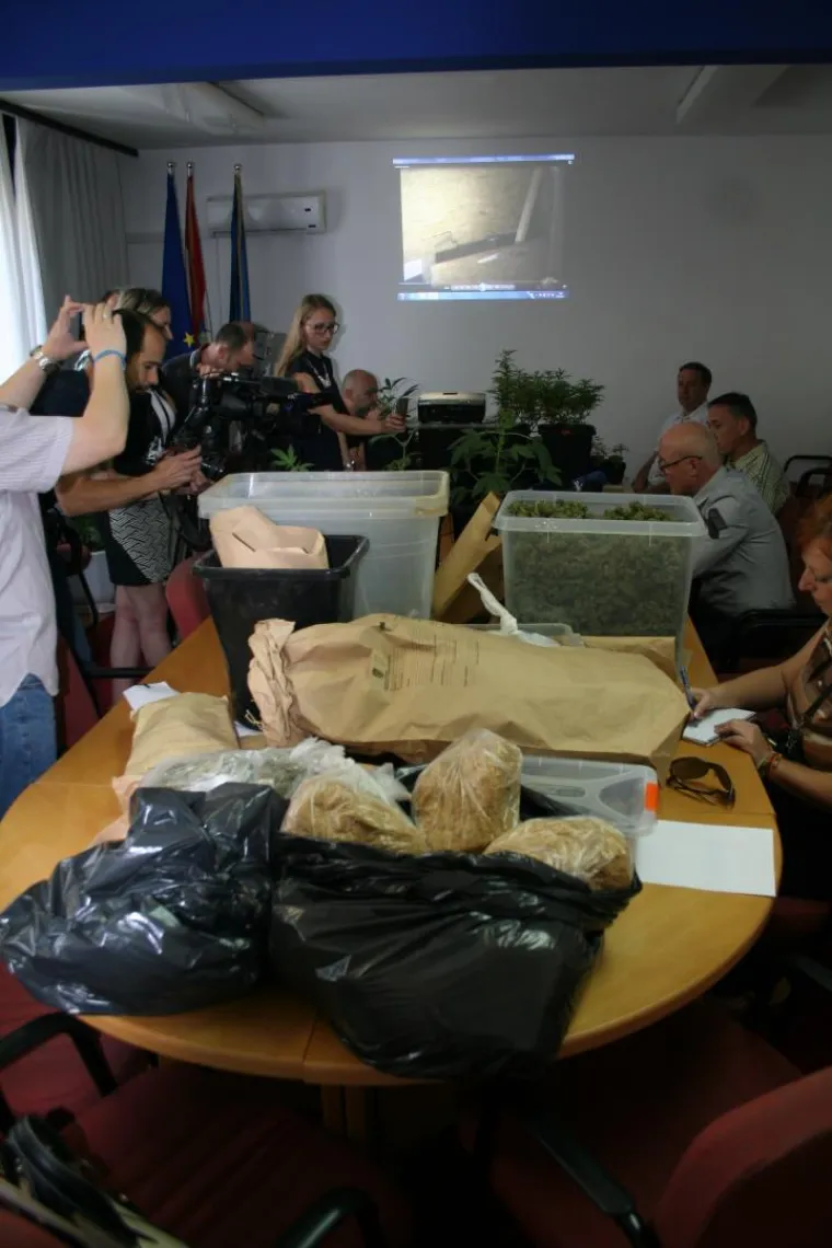 Otkriveno pet profesionalnih indoor laboratorija za uzgoj marihuane