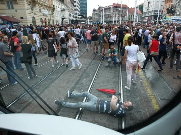 20.000 LJUDI STIGLO NA PROSVJED PODR&Scaron;KE KURIKULARNOJ REFORMI: Podr&scaron;ku su do&scaron;li dati brojni političari