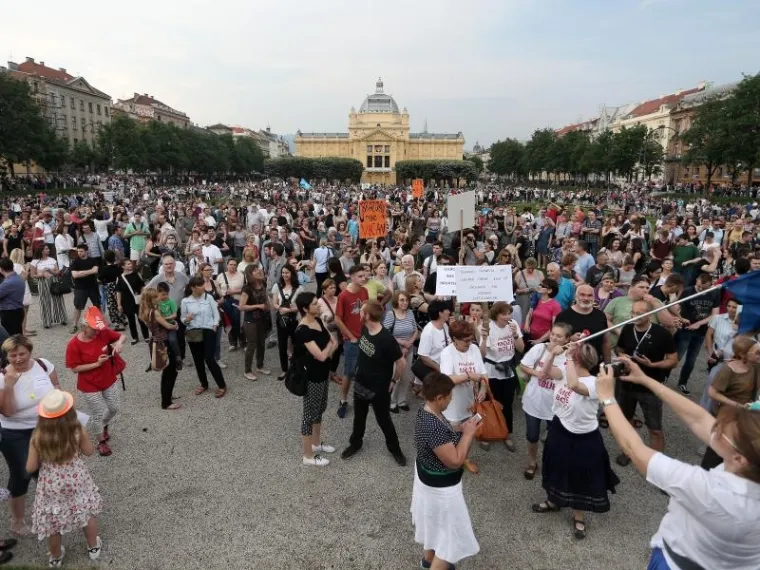 20.000 LJUDI STIGLO NA PROSVJED PODR&Scaron;KE KURIKULARNOJ REFORMI: Podr&scaron;ku su do&scaron;li dati brojni političari