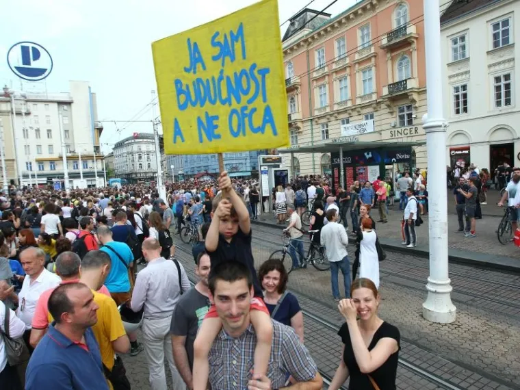 20.000 LJUDI STIGLO NA PROSVJED PODR&Scaron;KE KURIKULARNOJ REFORMI: Podr&scaron;ku su do&scaron;li dati brojni političari