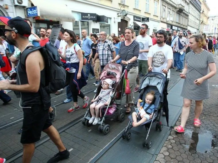 20.000 LJUDI STIGLO NA PROSVJED PODR&Scaron;KE KURIKULARNOJ REFORMI: Podr&scaron;ku su do&scaron;li dati brojni političari