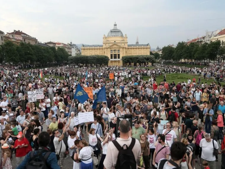 20.000 LJUDI STIGLO NA PROSVJED PODR&Scaron;KE KURIKULARNOJ REFORMI: Podr&scaron;ku su do&scaron;li dati brojni političari