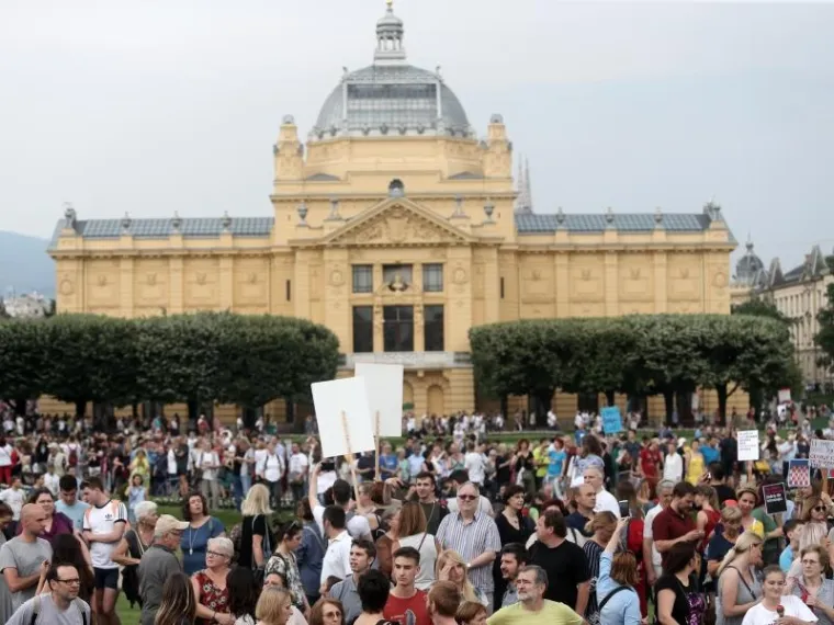 20.000 LJUDI STIGLO NA PROSVJED PODR&Scaron;KE KURIKULARNOJ REFORMI: Podr&scaron;ku su do&scaron;li dati brojni političari