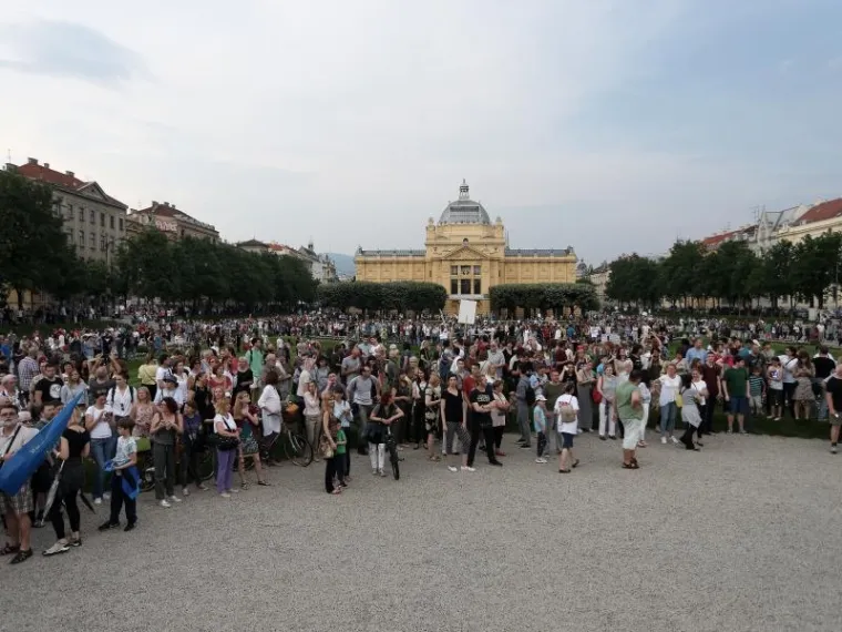 20.000 LJUDI STIGLO NA PROSVJED PODR&Scaron;KE KURIKULARNOJ REFORMI: Podr&scaron;ku su do&scaron;li dati brojni političari
