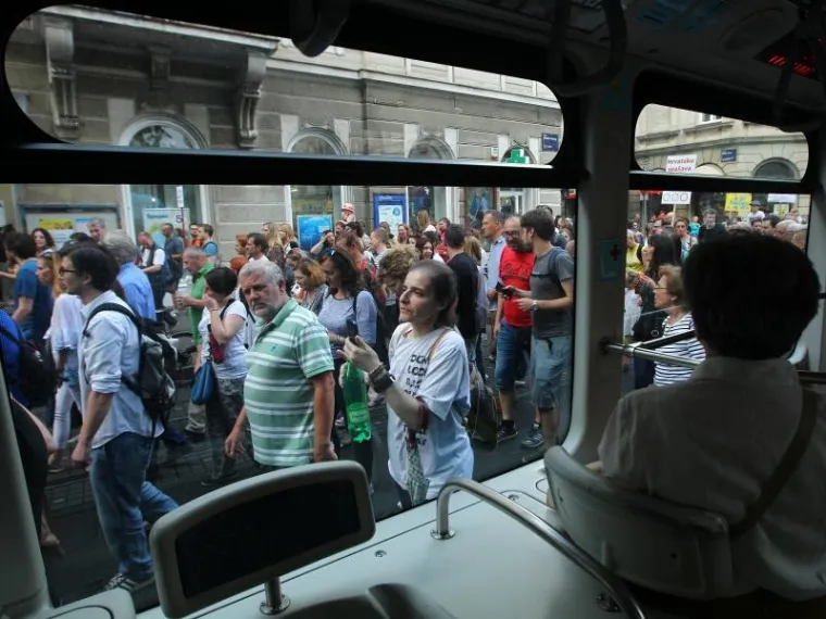 20.000 LJUDI STIGLO NA PROSVJED PODR&Scaron;KE KURIKULARNOJ REFORMI: Podr&scaron;ku su do&scaron;li dati brojni političari