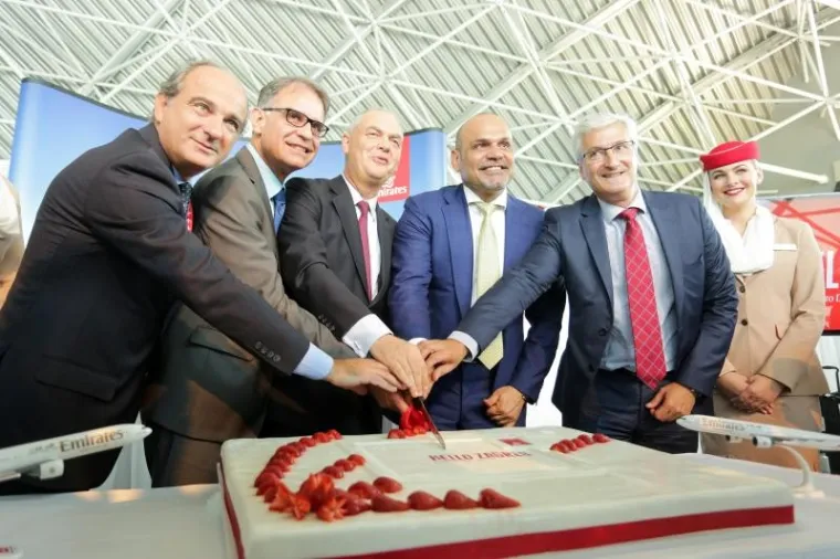 Ceremonija u povodu svečanog dočeka inauguracijskog leta održala se u novom terminalu Zračne luke Franjo Tuđman, uključujući i konferenciju za medije, razmjenu darova te rezanje torte.