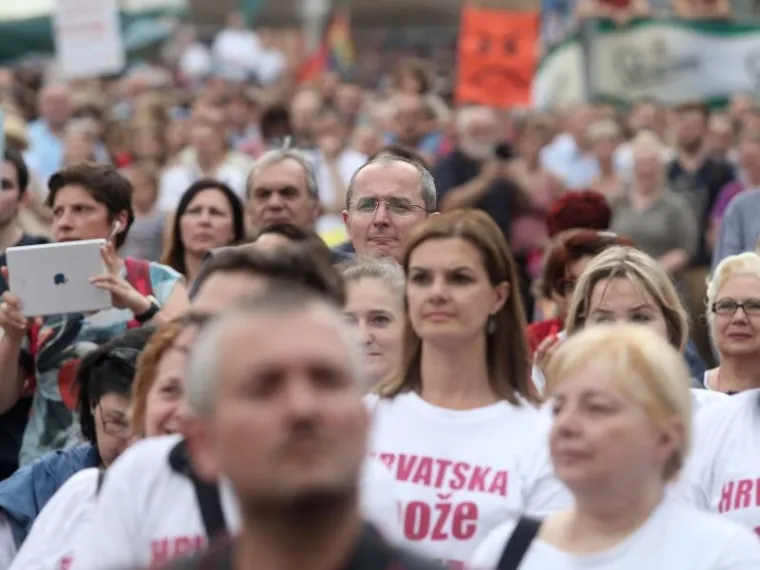 Prosvjedna akcija 'Čekajući tramvaj zvan obrazovna reforma' na Trgu bana Jelačića, sa zahtjevom za razrje&scaron;enjem ministra obrazovanja Pave Bari&scaron;ića te razrje&scaron;enjem i ponavljanjem natjecaja u stručnim tijelima za provedbu kurikularne reforme.