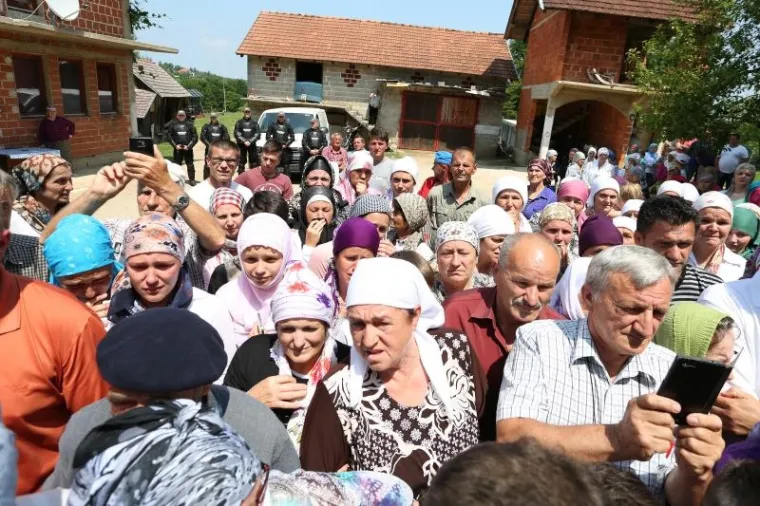 TUŽAN DAN U VELIKOJ KLADUŠI: Na mjesnom groblju u Elezovićima pokopan trogodišnji Denis Pašić