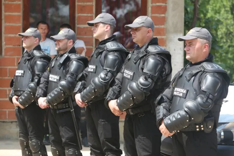 TUŽAN DAN U VELIKOJ KLADU&Scaron;I: Na mjesnom groblju u Elezovićima pokopan trogodi&scaron;nji Denis Pa&scaron;ić