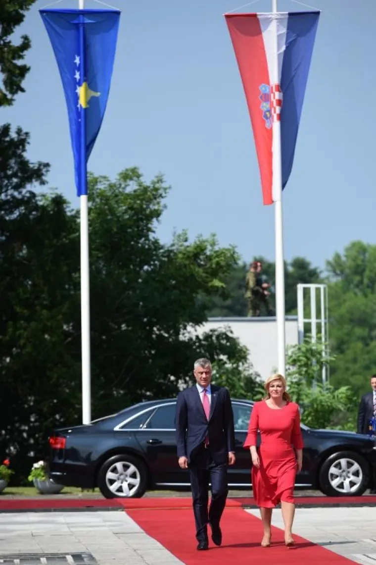 SVEČANI PRIJEM ZA PREDSJEDNIKA KOSOVA: Evo kako je Kolinda dočekala Hashima Thacija