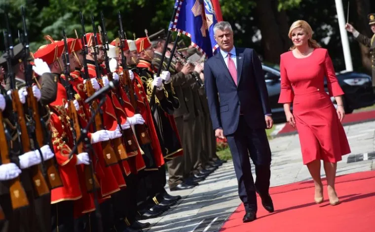 SVEČANI PRIJEM ZA PREDSJEDNIKA KOSOVA: Evo kako je Kolinda dočekala Hashima Thacija
