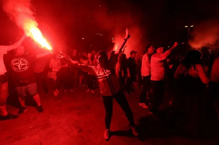 LUDNICA U RIJECI: Pogledajte kako su navijači proslavili osvajanje duple krune