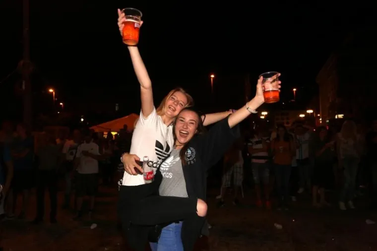 LUDNICA U RIJECI: Pogledajte kako su navijači proslavili osvajanje duple krune