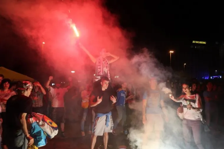 LUDNICA U RIJECI: Pogledajte kako su navijači proslavili osvajanje duple krune
