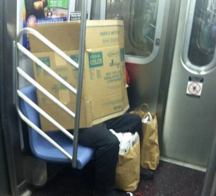 JAVNI PRIJEVOZ MOŽE BITI PAKAO: Odvratni i bizarni prizori koji su nezaobilazna strana svakodnevice