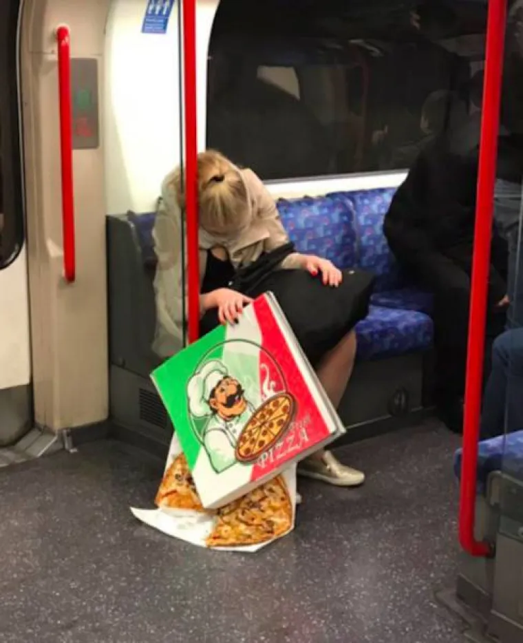 JAVNI PRIJEVOZ MOŽE BITI PAKAO: Odvratni i bizarni prizori koji su nezaobilazna strana svakodnevice