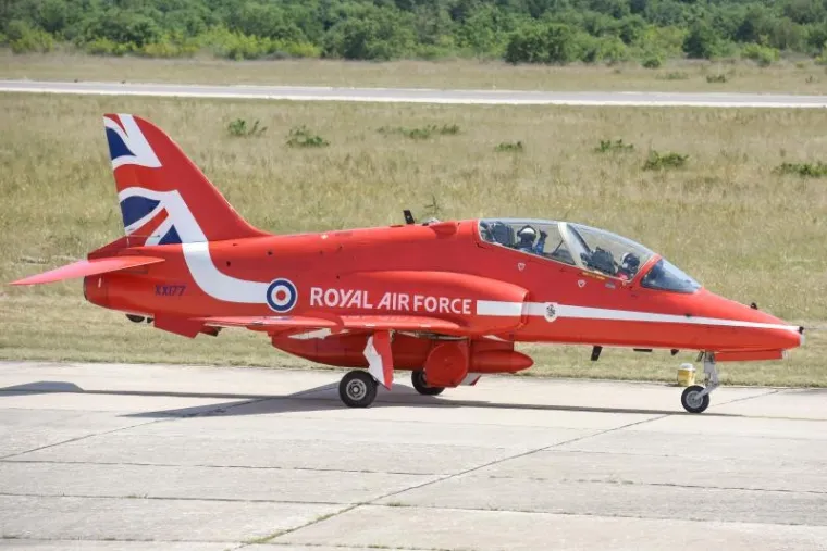 BRITANSKI I HRVATSKI PILOTI IZVODILI AKROBACIJE U ZRAKU: Evo kako je izgledao spektakl nad zadarskim nebom