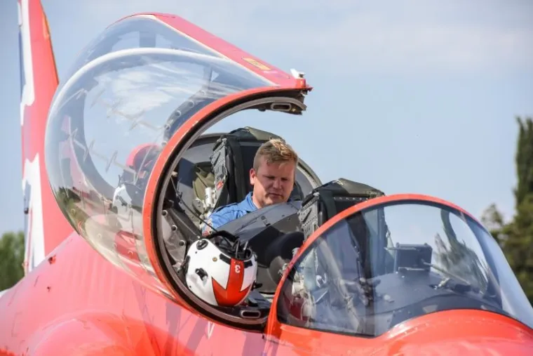 BRITANSKI I HRVATSKI PILOTI IZVODILI AKROBACIJE U ZRAKU: Evo kako je izgledao spektakl nad zadarskim nebom