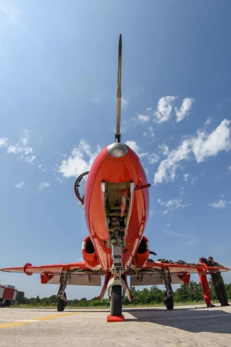 BRITANSKI I HRVATSKI PILOTI IZVODILI AKROBACIJE U ZRAKU: Evo kako je izgledao spektakl nad zadarskim nebom