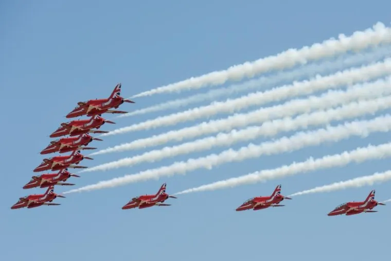 BRITANSKI I HRVATSKI PILOTI IZVODILI AKROBACIJE U ZRAKU: Evo kako je izgledao spektakl nad zadarskim nebom