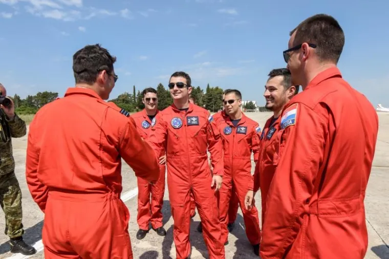 BRITANSKI I HRVATSKI PILOTI IZVODILI AKROBACIJE U ZRAKU: Evo kako je izgledao spektakl nad zadarskim nebom