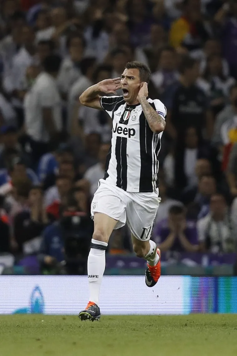 Mario Mandžukić pogodio je udarcem preko glave za 1-1 između Juventusa i Real Madrida u utakmici finala Lige prvaka.