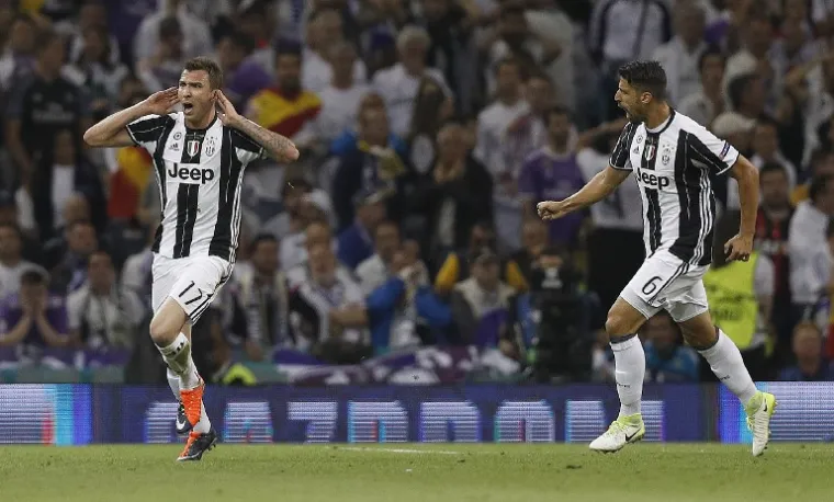 OVAKO SLAVI MAJSTOR: Mandžukić pogotkom bacio Juveove navijače u trans, a onda krenuo u ludu proslavu