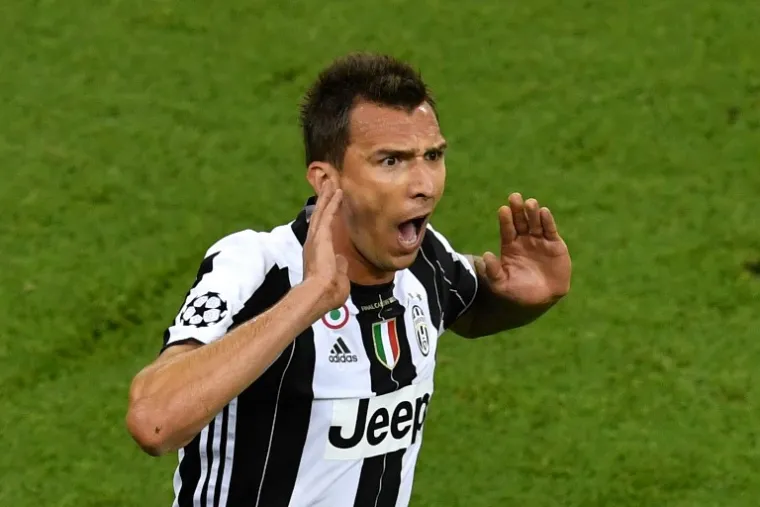 OVAKO SLAVI MAJSTOR: Mandžukić pogotkom bacio Juveove navijače u trans, a onda krenuo u ludu proslavu