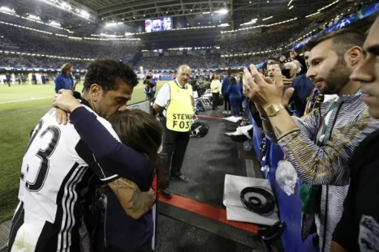 Prvi put od kada je Liga prvaka reorganizirana jedna momčad je uspjela u tome, i to u kakvom stilu.