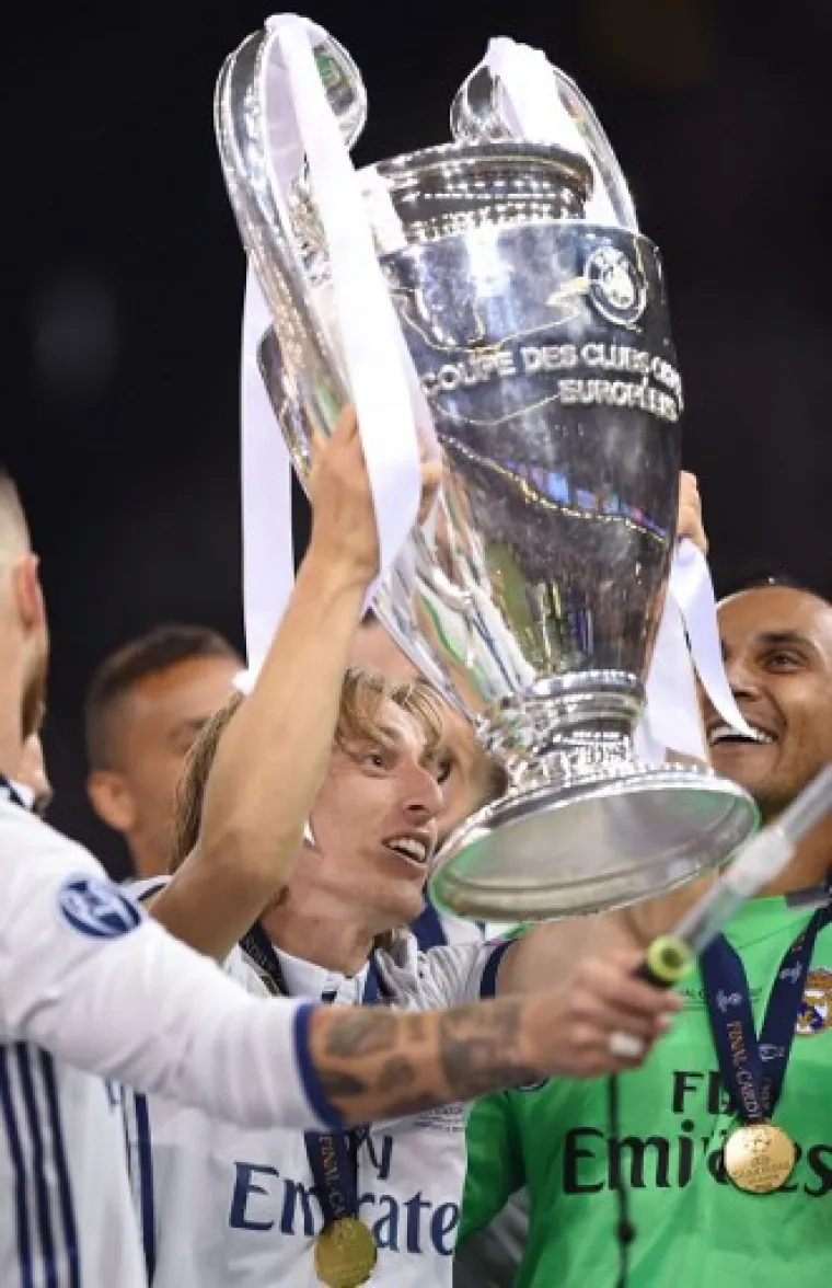 SLAVLJE KRALJEVA: Modrić u emotivnom zagrljaju s djecom, tužna lica igrača Juventusa