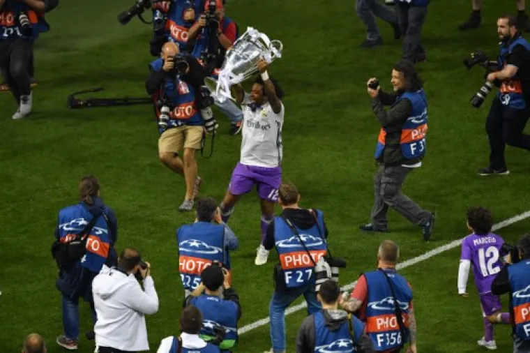 SLAVLJE KRALJEVA: Modrić u emotivnom zagrljaju s djecom, tužna lica igrača Juventusa