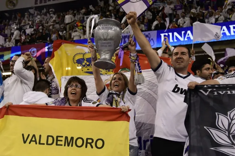 OSJETITE ATMOSFERU S TRIBINA: Navijači Reala i Juventusa u euforiji čekaju start utakmice sezone