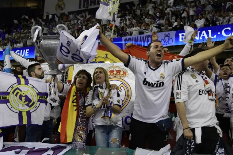 OSJETITE ATMOSFERU S TRIBINA: Navijači Reala i Juventusa u euforiji čekaju start utakmice sezone