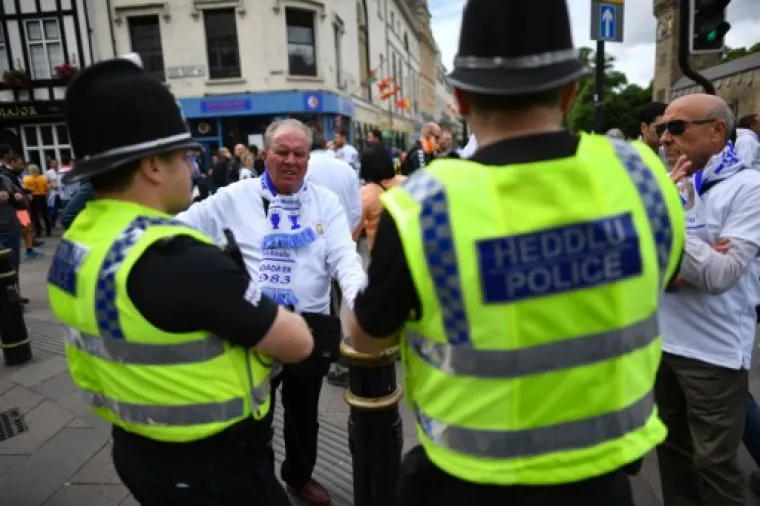 LUDNICA U CARDIFFU: Navijačka groznica zavladala je prijestolnicom Walesa!