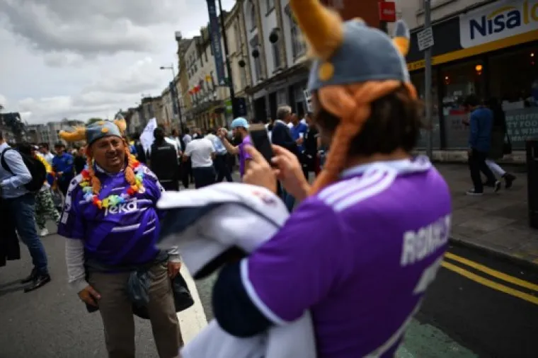 LUDNICA U CARDIFFU: Navijačka groznica zavladala je prijestolnicom Walesa!