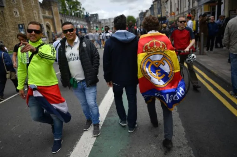 LUDNICA U CARDIFFU: Navijačka groznica zavladala je prijestolnicom Walesa!