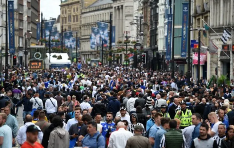LUDNICA U CARDIFFU: Navijačka groznica zavladala je prijestolnicom Walesa!