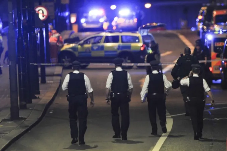 TERORISTIČKI NAPAD U LONDONU: Na desetke ljudi stradalo je na London Bridgeu i Borough Marketu