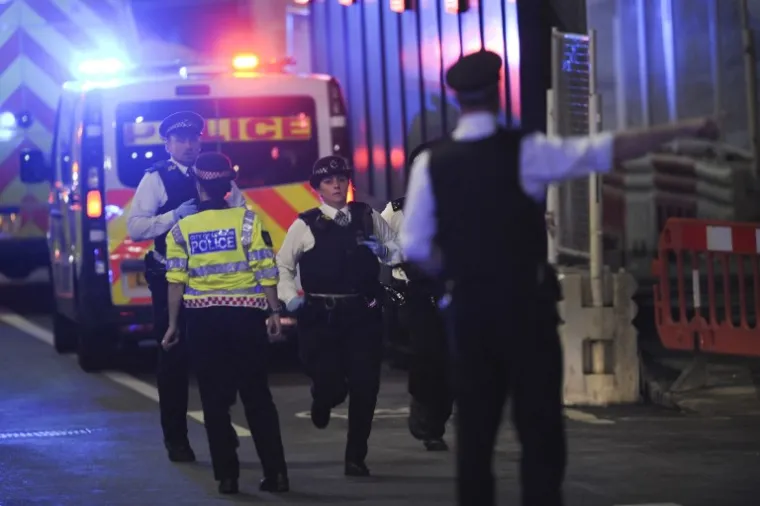 TERORISTIČKI NAPAD U LONDONU: Na desetke ljudi stradalo je na London Bridgeu i Borough Marketu