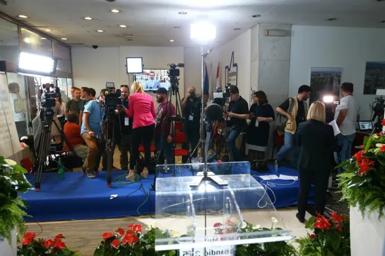 Atmosfera u stožeru Milana Bandića