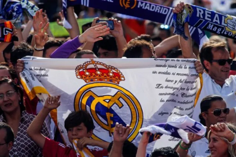 Od ranog jutru madridski trg bio je epicentar navijačkog okupljanja.