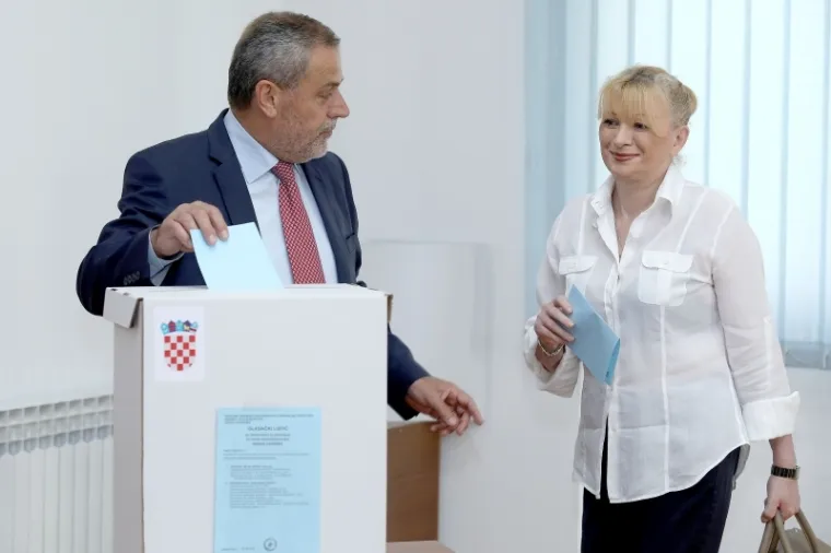 Bandić je sa suprugom Vesnom glasovao u Njego&scaron;evoj ulici