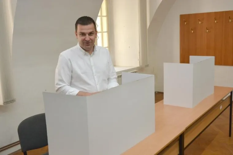 I u Bjelovaru se odvija drugi krug izbora za gradonačelnika. U utrci je i Dario Hrebak (HSS, HSLS).