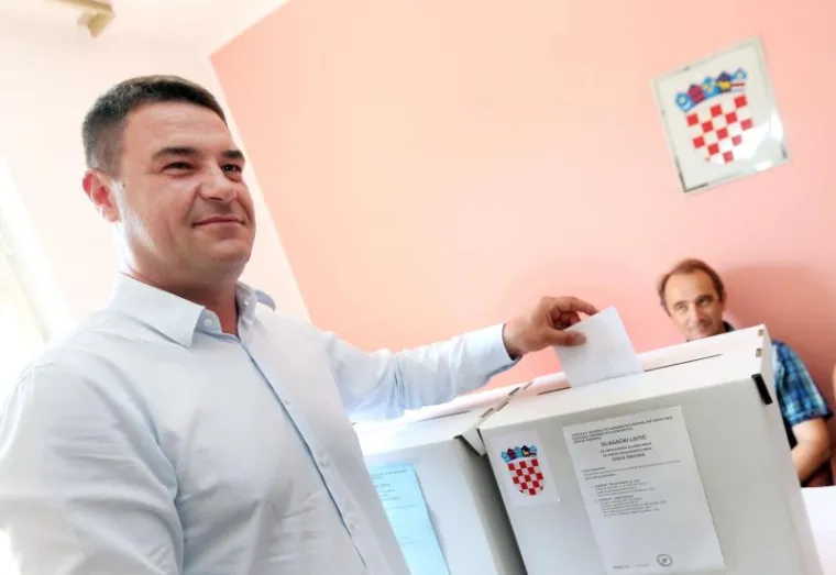 Josip Živković., SDP-ov kandidat za gradonačelnika &Scaron;ibenika glasovao je u Jadriji