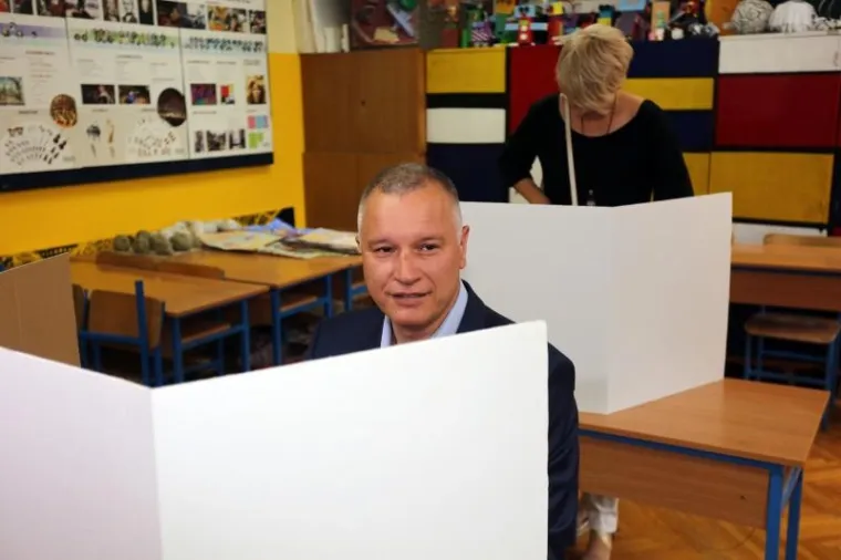 Nezavisni kandidat za gradonačelnika Rijeke Hrvoje Burić također je iza&scaron;ao na izbore.
