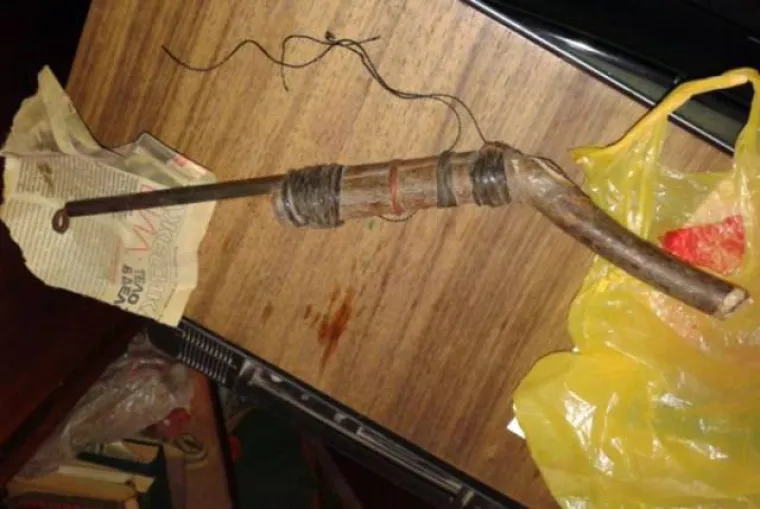 RUSI SU MAJSTORI IMPROVIZACIJE! Pogledajte kolekciju oružja iz ručne radinosti pronađenu kod jednog starca