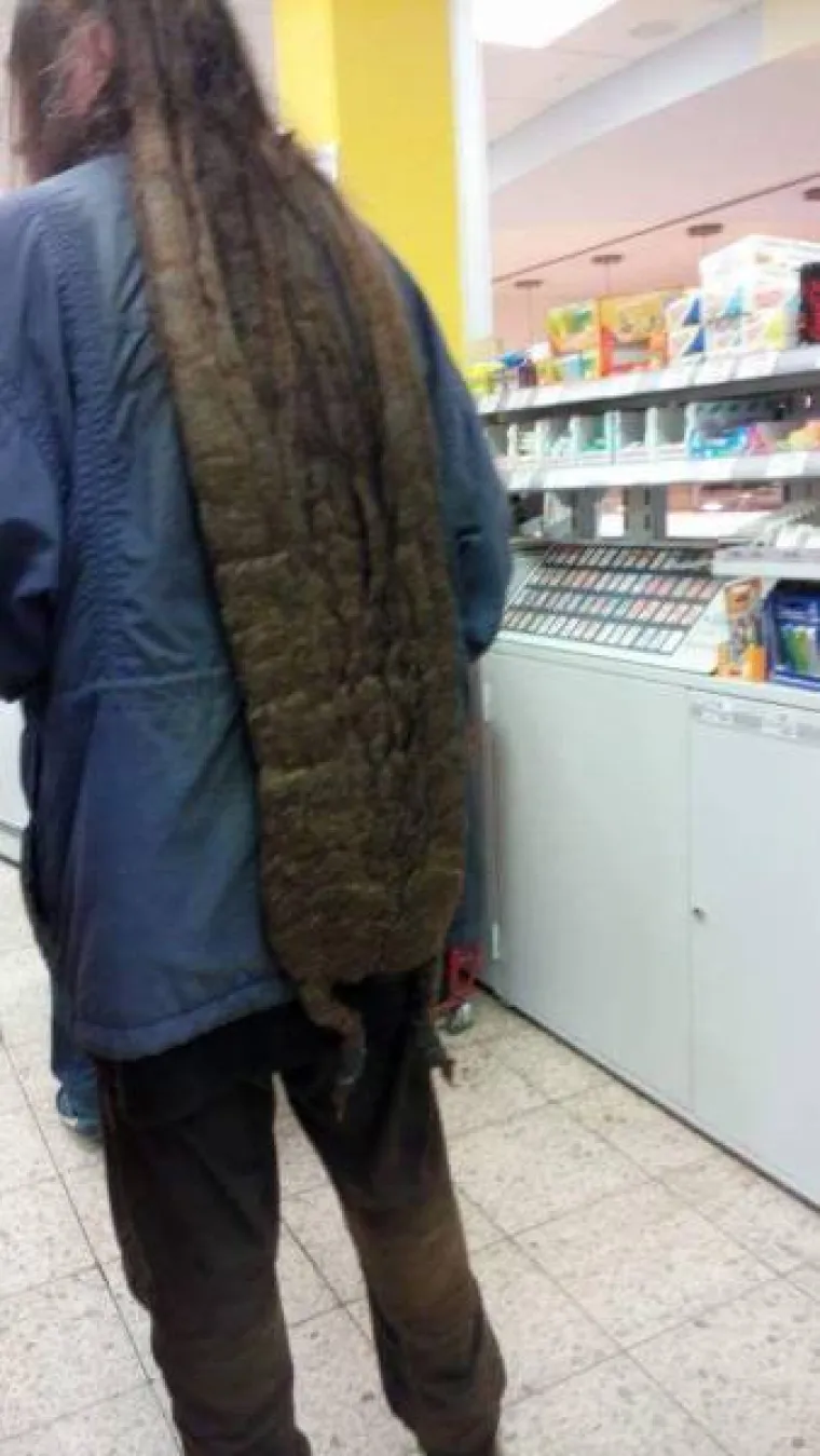 NEVJEROJATNO, ALI NIKAD JU NISU PRALI NITI REZALI: Pogledajte &scaron;to se dogodi kada potpuno zanemarite svoju kosu