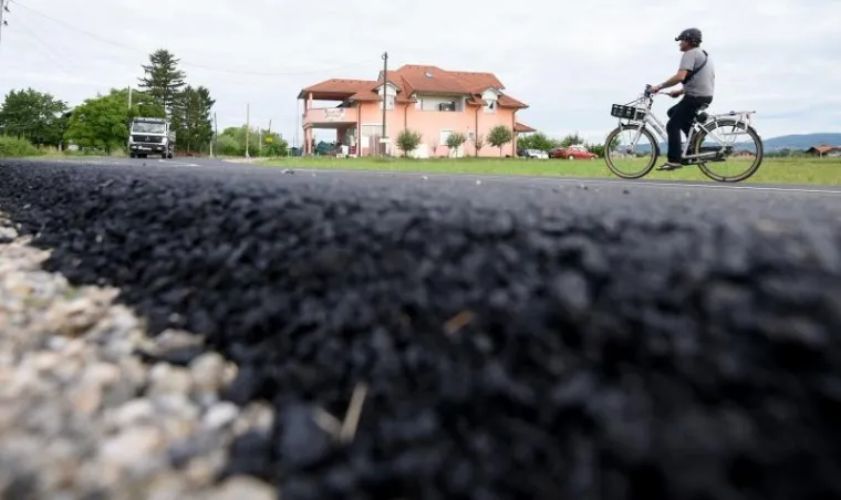 BANDIĆ NASTAVLJA DELATI: Rano jutros obišao rekonstrukciju ceste u Ježdovcu